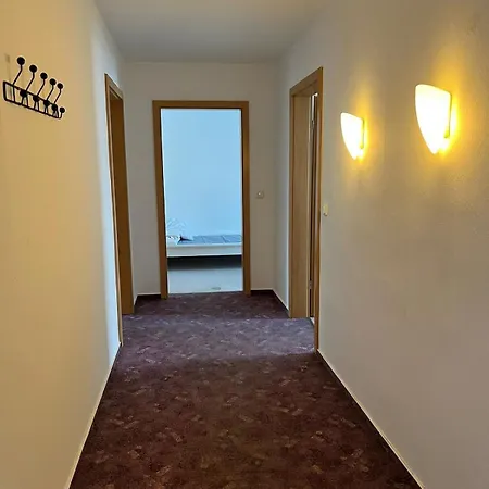 Tolle & Geraeumige In Falkenberg Apartamento